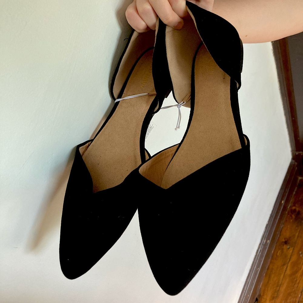 New With Tags Pointed Toe Black Flats OldNavy Water and Stain Resistant size 9